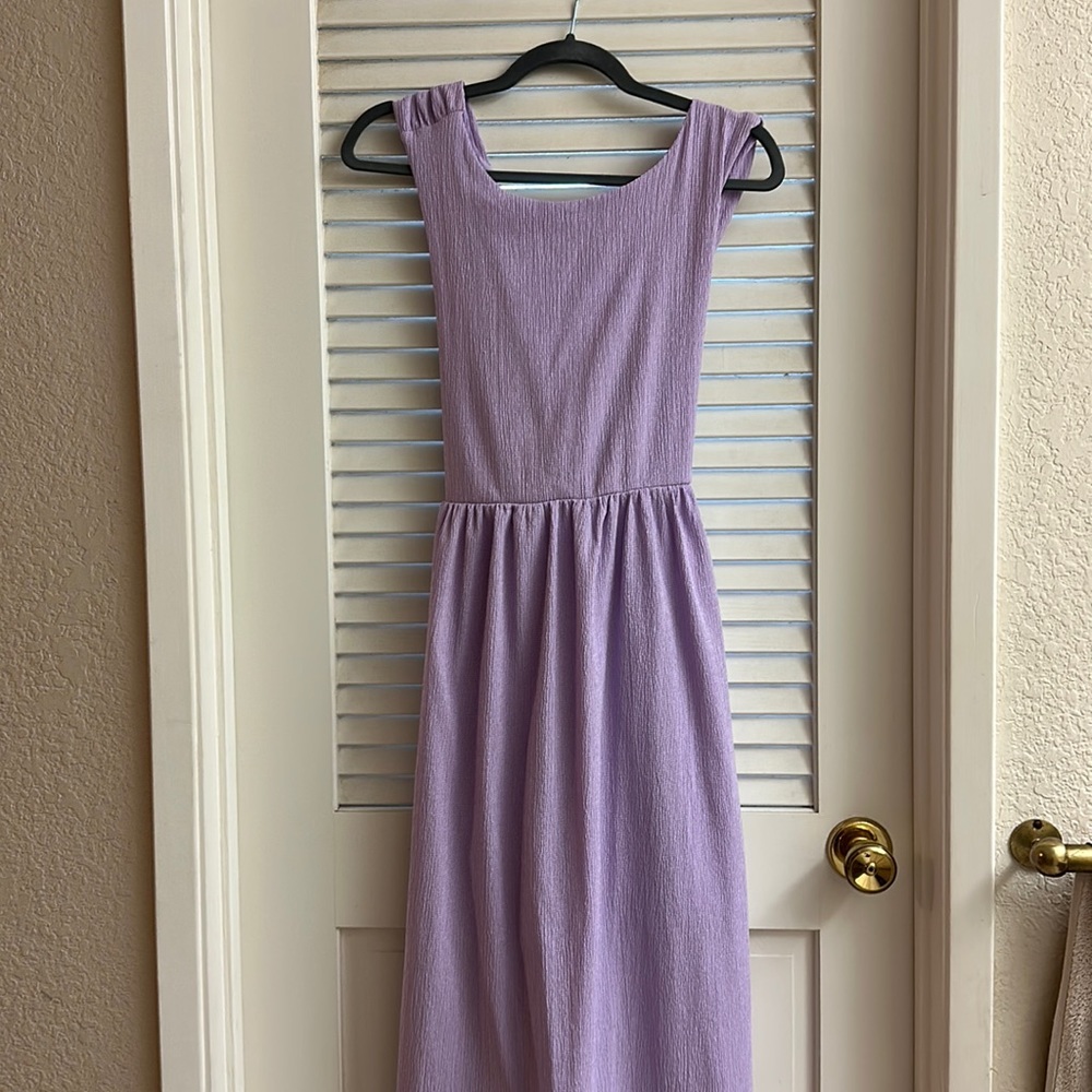 Kaileigh brand Amanda Criss Cross back midi dress